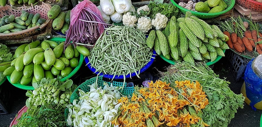 Giá thực phẩm ngày 26/2: Rau củ, thực phẩm tiếp đà giảm