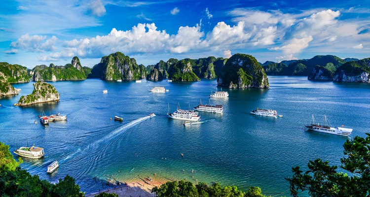 Quảng Ninh: Mở lại hoạt động du lịch nội tỉnh từ 0 giờ ngày 2/3