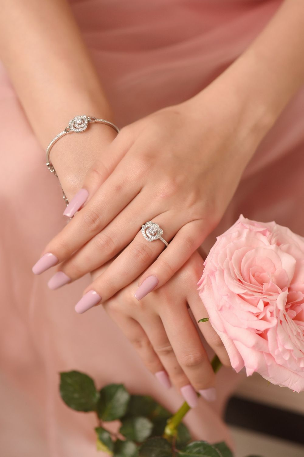 DOJI ra mắt Bộ sưu tập trang sức cao cấp “Blooming Rose” dịp 8/3