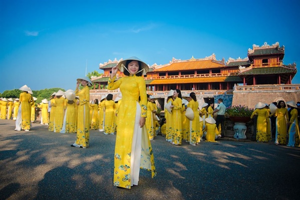 Miễn vé tham quan di sản Huế đối với công dân mặc áo dài truyền thống