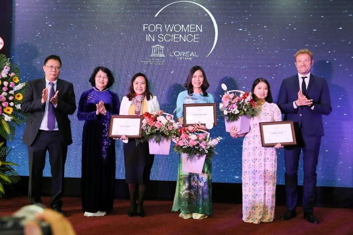 Chọn ứng viên Giải thưởng nghiên cứu khoa học L'Oreal - UNESCO năm 2021