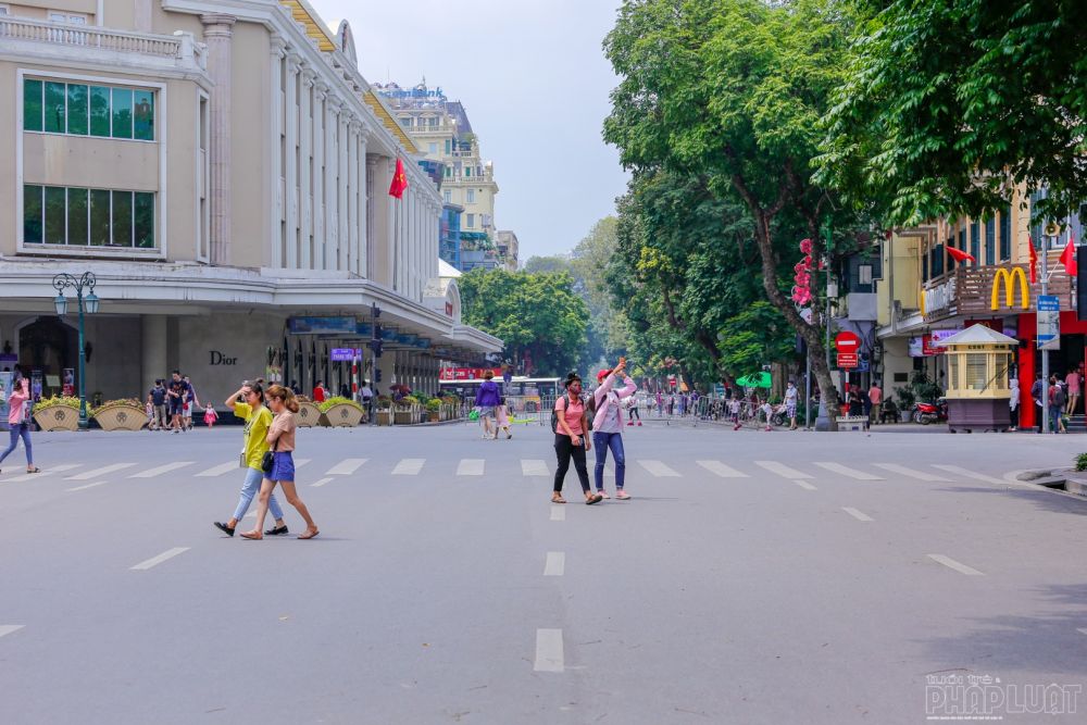 Hà Nội mở lại phố đi bộ Hồ Gươm từ ngày 12/3