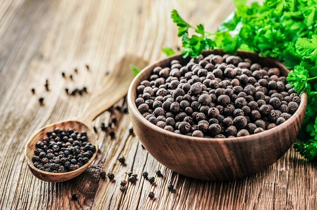 Giá tiêu ngày 13/3: Chính thức cán mốc 70.000 đồng/kg,