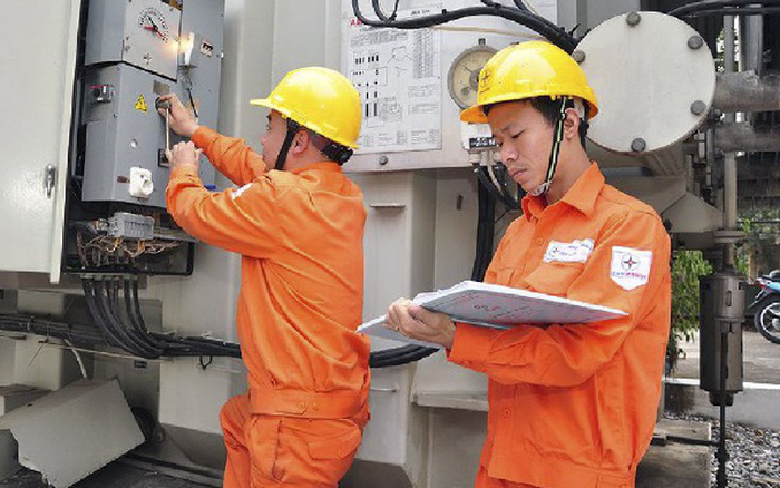 Tiêu thụ điện mùa hè tăng 15%, Hà Nội có đủ điện cung cấp?