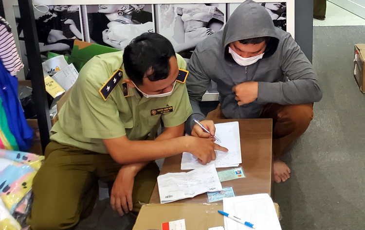 Phát hiện hàng ngàn mỹ phẩm, thực phẩm chức năng không có hóa đơn chứng từ