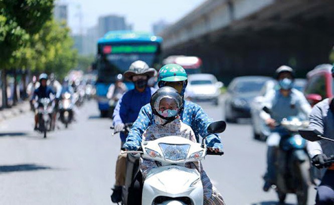 Ngày 31/5, miền Bắc và miền Trung nắng nóng gay gắt, có nơi trên 40 độ C