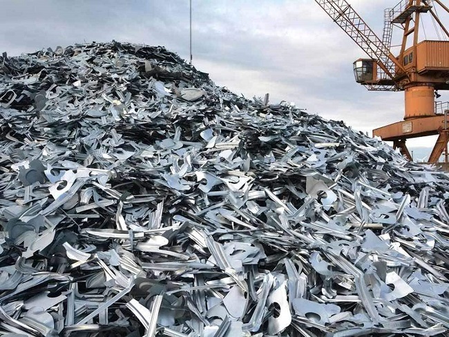 Giá thép phế liệu tại Việt Nam lần đầu giảm nhẹ sau 29 tuần tăng giá liên tục