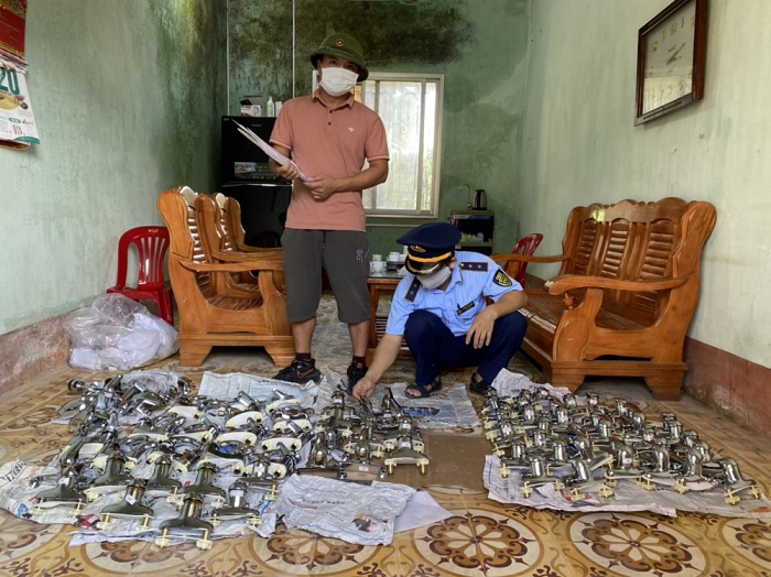 Thu giữ hơn 600 sản phẩm giả mạo nhãn hiệu được bảo hộ tại Việt Nam