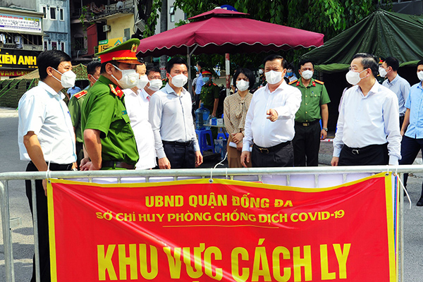 Bí thư Hà Nội: Bằng mọi giải pháp giảm số người ra đường