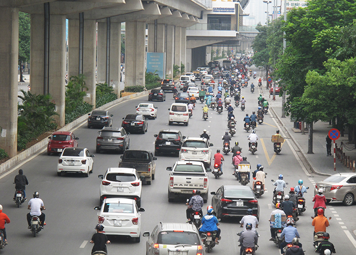 Thủ tướng yêu cầu Hà Nội điều chỉnh bất cập giấy đi đường