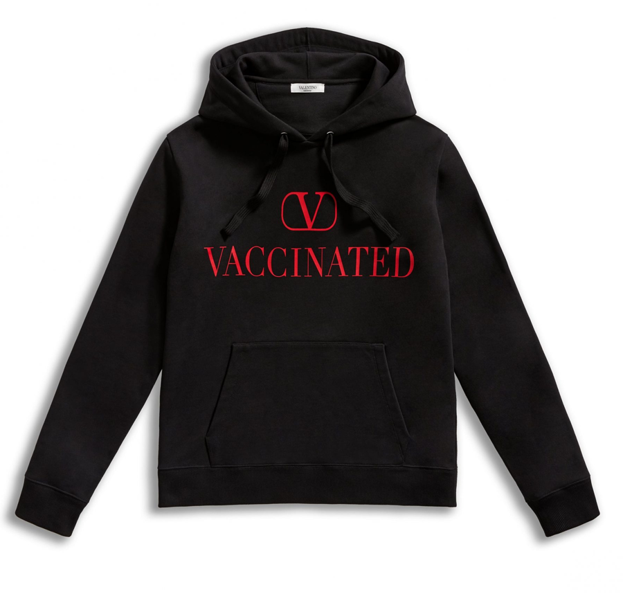 Valentino cùng UNICEF ra đời áo hoodie ủng hộ tiêm chủng ngừa Covid toàn cầu