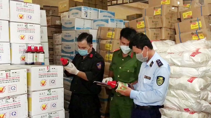 Tạm giữ hơn 11.500 chai, gói thuốc bảo vệ thực vật không rõ nguồn gốc