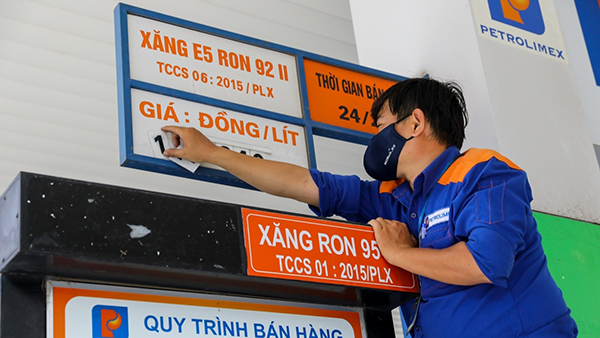 Giá xăng lại tăng, nguy cơ vượt mốc 23.000 đồng/lít
