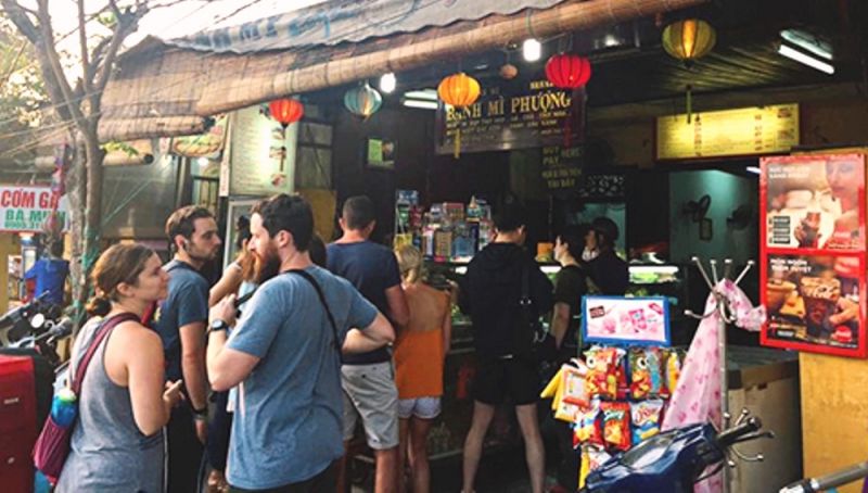 Thương hiệu bánh mì Phượng tại phố cổ Hội An được đề cử kỷ lục châu Á