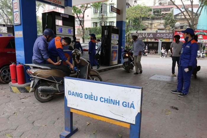 Chiều nay (1/7), giá xăng dầu trong nước giảm nhẹ