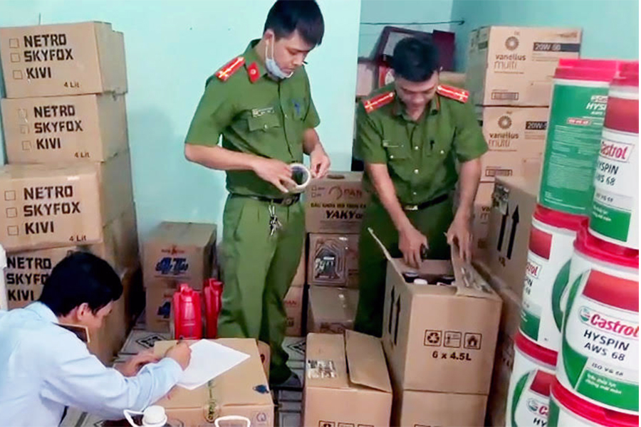 Phát hiện số lượng lớn bột ngọt giả được sản xuất tại nhà