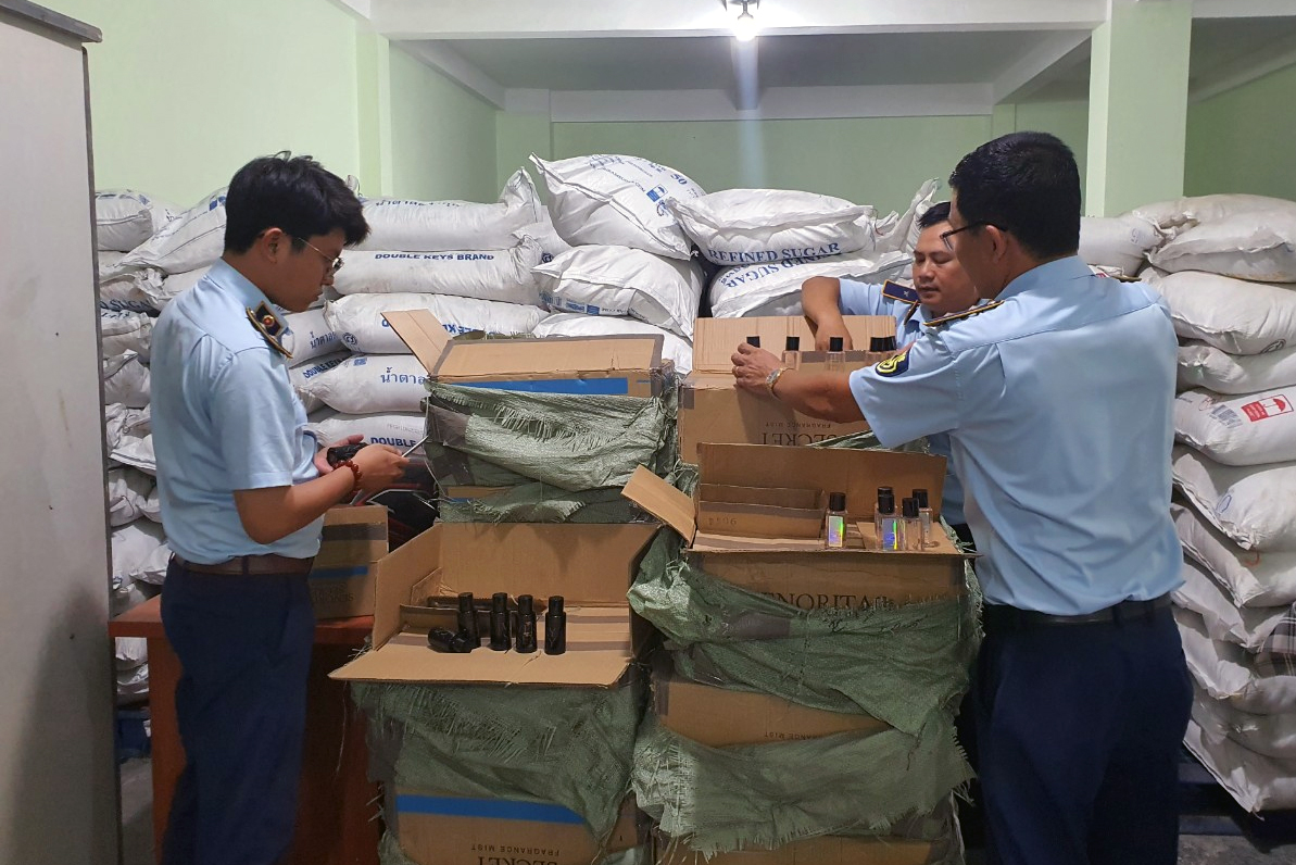 Lạng Sơn ngăn chặn lô mỹ phẩm nhập lậu đang chuẩn bị đưa đi tiêu thụ