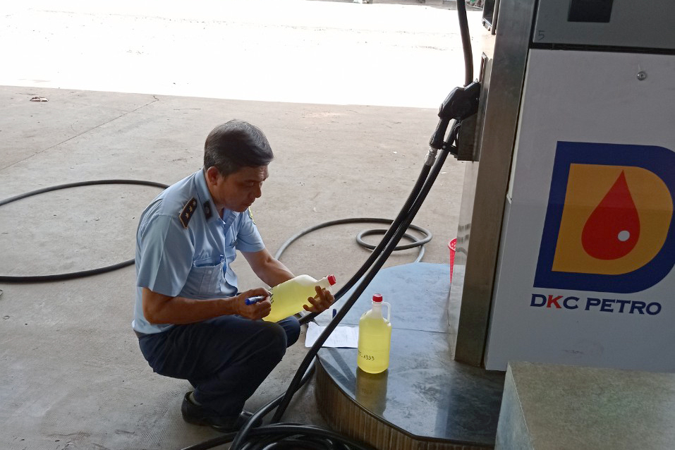 Doanh nghiệp bán xăng vi phạm chất lượng bị đề xuất phạt hơn 1,6 tỷ đồng