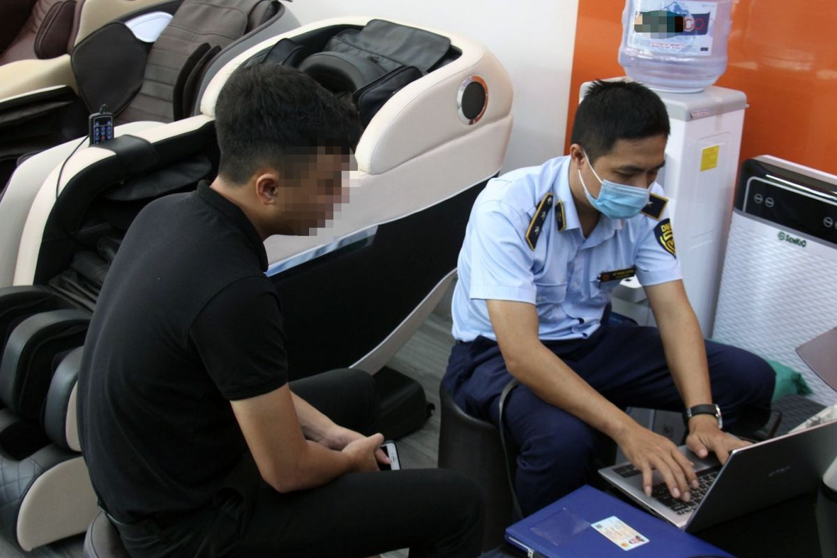 Ghế massage Trung Quốc “đội lốt” hàng Nhật Bản, Bộ Tài chính nói gì?