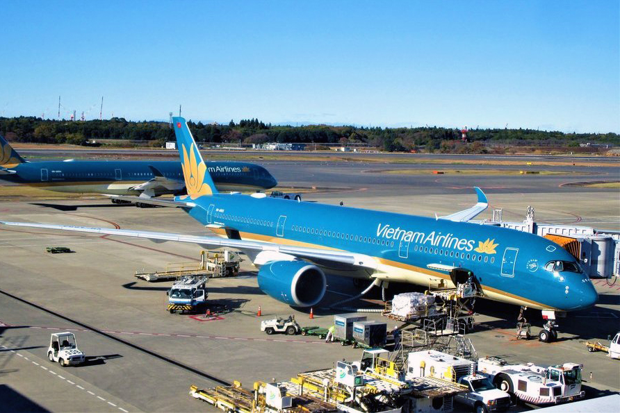 HoSE lưu ý khả năng cổ phiếu của Vietnam Airlines bị hủy niêm yết