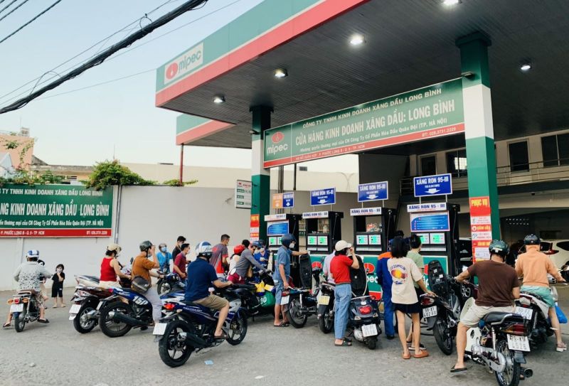 Giá xăng dầu hôm nay 13/6: Giá dầu thế giới hạ nhiệt sau tăng mạnh, thị trường thận trọng