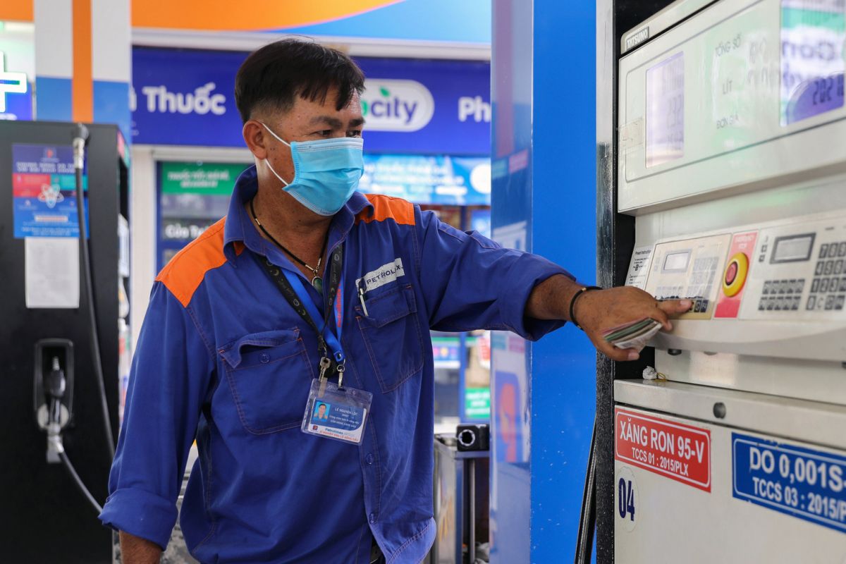 Đề xuất mức thuế bảo vệ môi trường đối với xăng dầu năm 2023 như năm 2022