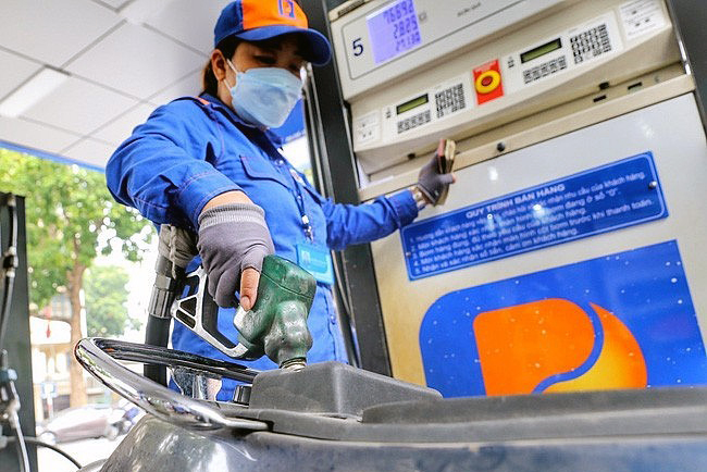 Giá xăng, dầu giảm mạnh từ chiều 12/12