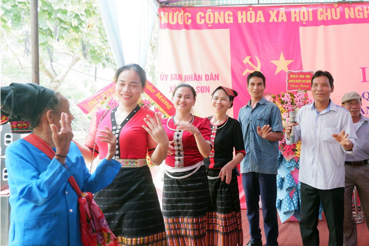 Nữ sinh trường Ams lập website bảo tồn văn hoá cổ truyền dân tộc Thái