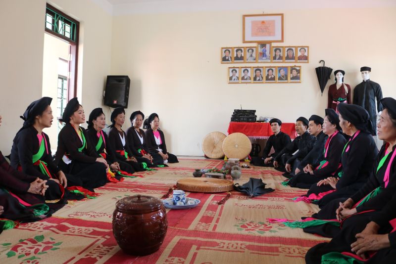 Một buổi sinh hoạt của Câu lạc bộ Quan họ thôn Hoài Trung, xã Liên Bão, huyện Tiên Du, tỉnh Bắc Ninh.