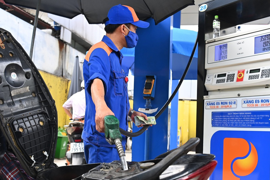Đề xuất điều chỉnh giá xăng dầu hàng tuần, nghỉ lễ vẫn điều hành