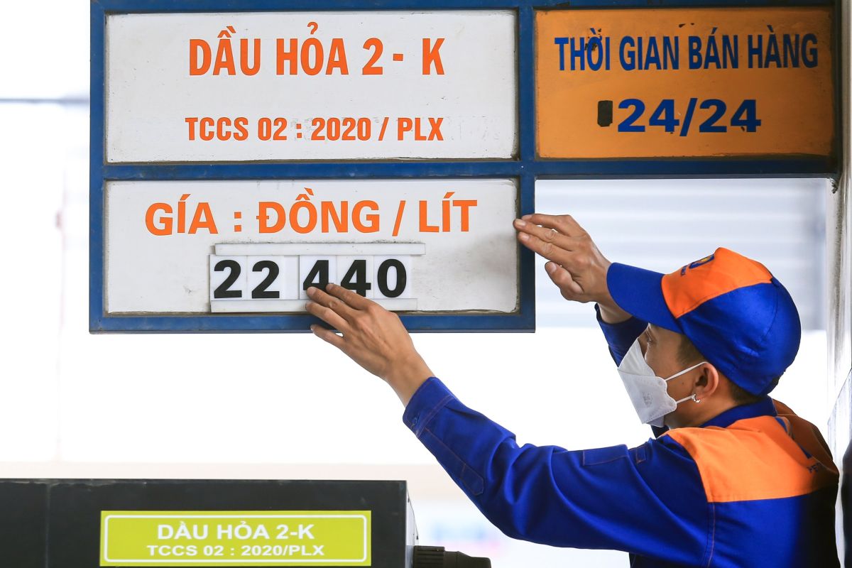 Giá xăng, dầu đồng loạt giảm từ chiều 21/02