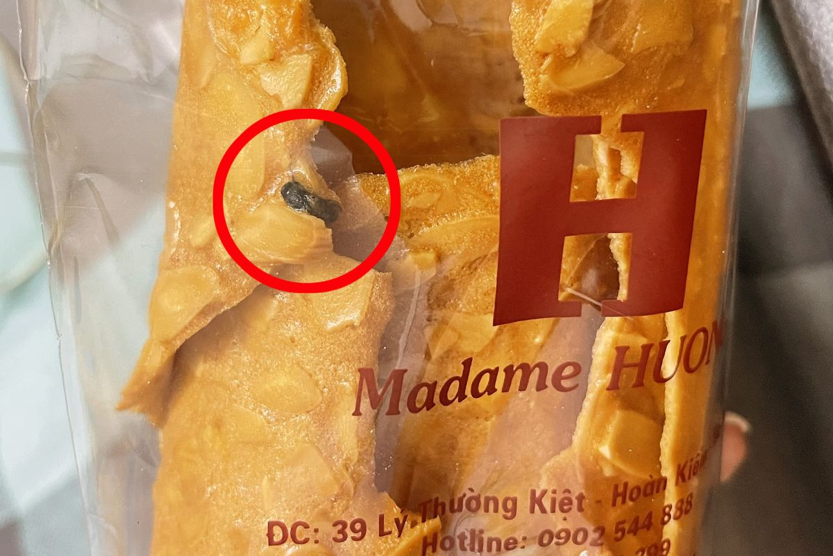 Khách hàng đề nghị làm rõ bánh Madame Hương có dị vật