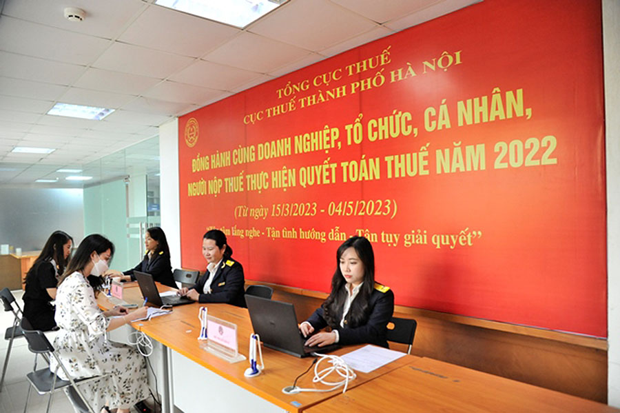 Cục thuế Hà Nội đẩy mạnh hỗ trợ người nộp thuế qua phương thức điện tử.