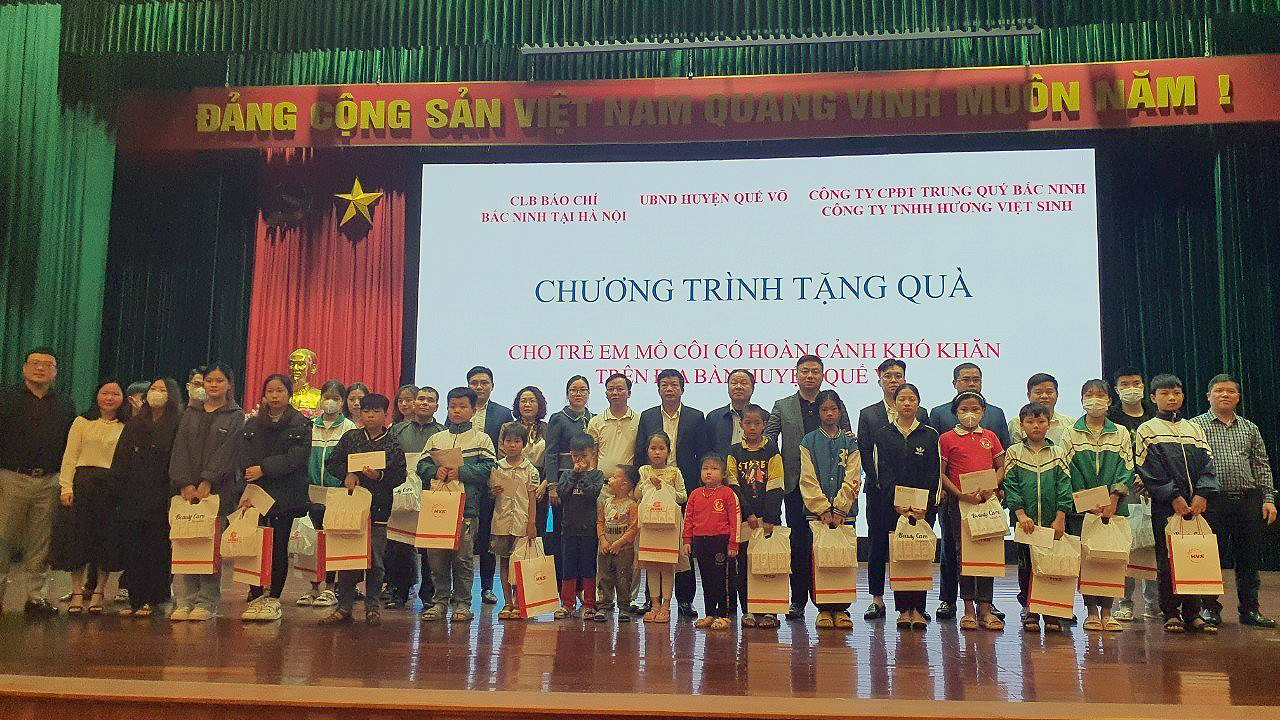 Chương trình tặng quà từ thiện cho 41 trẻ em mồ côi có hoàn cảnh khó khăn trên địa bàn huyện Quế Võ do CLB Báo chí Bắc Ninh tại Hà Nội cùng các đơn vị thực hiện.
