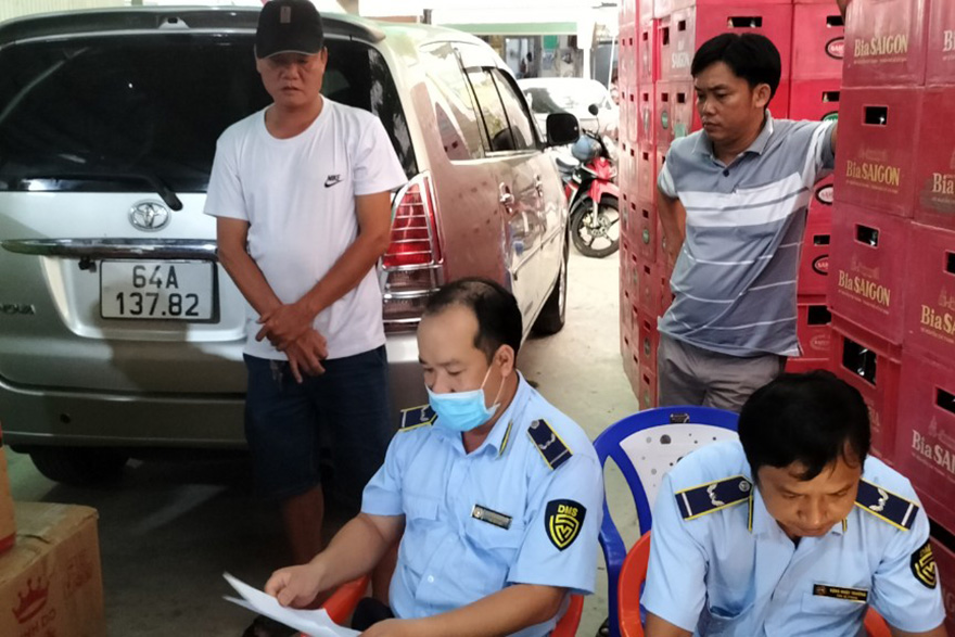 Long An liên tiếp bắt giữ hàng chục tấn đường cát nhập lậu