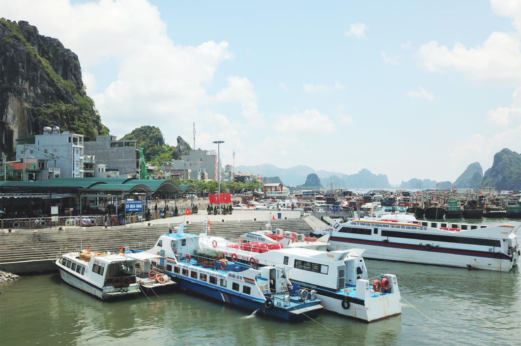 Kiểm tra tàu, xuồng hết đăng kiểm chở khách công khai ở Quảng Ninh