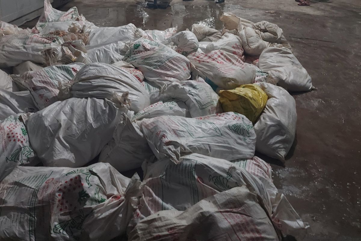 Cơ quan chức năng tỉnh Bắc Ninh phát hiện hơn 7 tấn lòng lợn bốc mùi hôi thối.