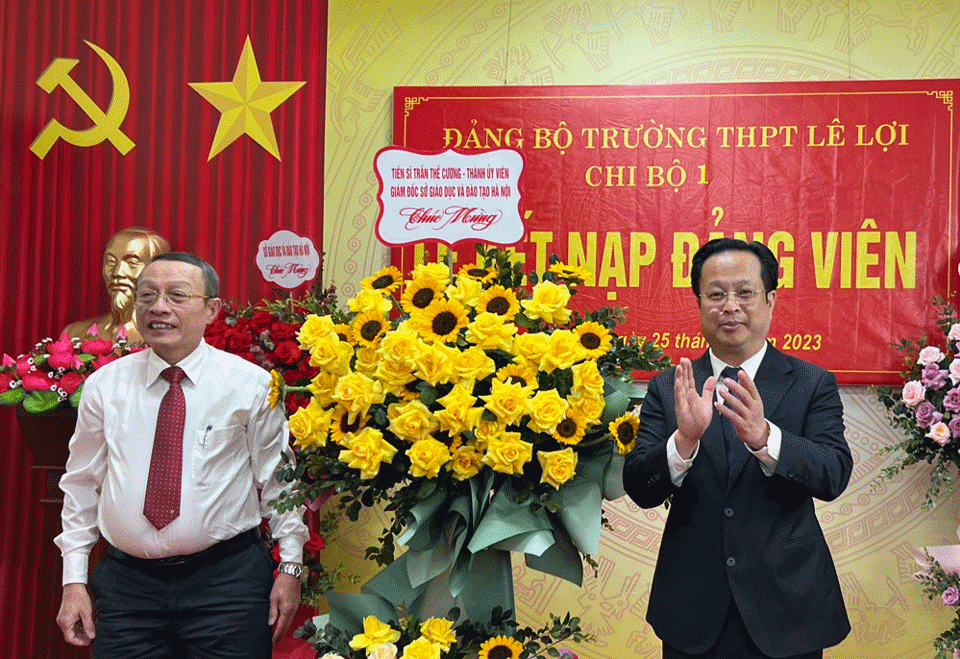 Quận Hà Đông - Hà Nội: 7 học sinh ưu tú trường THPT Lê Lợi được kết nạp Đảng