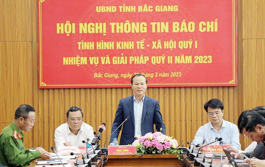 Phó chủ tịch thường trực UBND tỉnh Mai Sơn phát biểu tại Hội nghị thông tin về tình hình kinh tế - xã hội quý I/2023 và triển khai nhiệm vụ, giải pháp quý II.