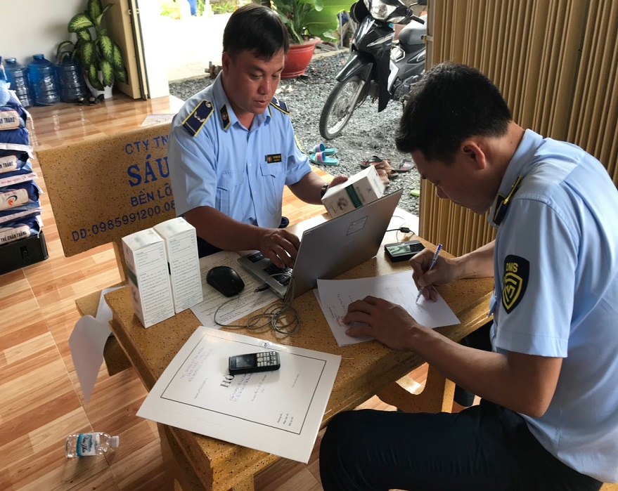 Tiền Giang: Xử phạt hai đại lý bán thức ăn thủy sản giả