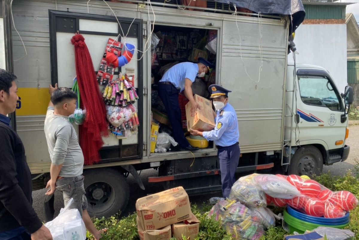 Quảng Bình thu giữ hơn 2.300 sản phẩm có dấu hiệu giả mạo nhãn hiệu