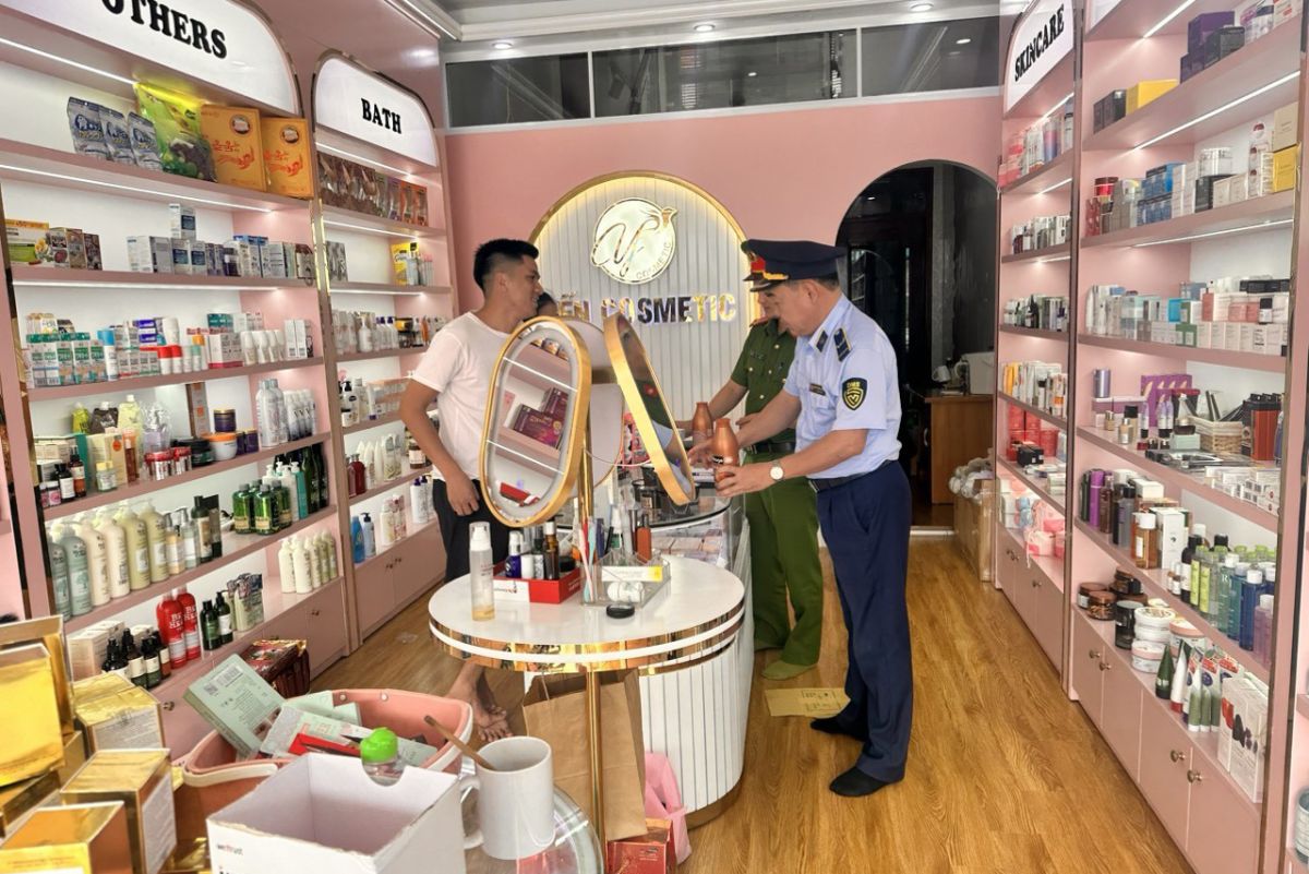 Hà Nội: Phát hiện kho hàng hơn 28.000 sản phẩm mỹ phẩm, đồ gia dụng nhập lậu