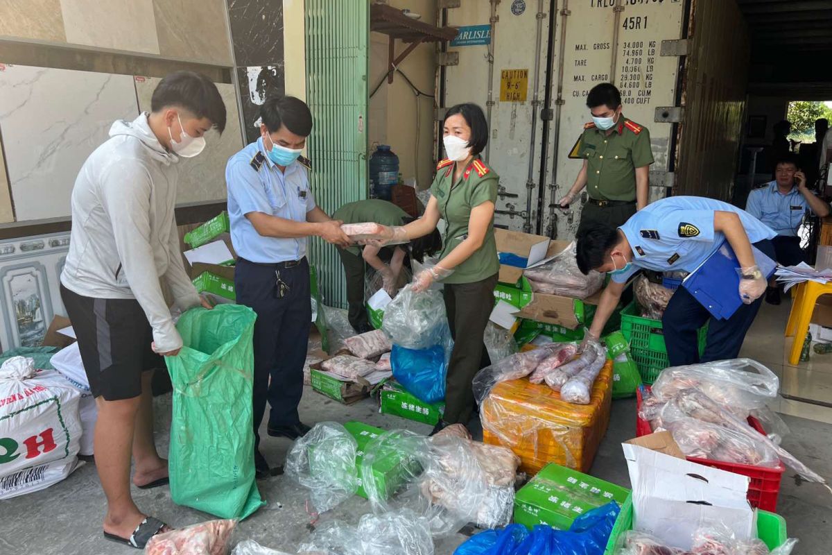 Tạm giữ hơn 1,5 tấn thực phẩm đông lạnh chưa rõ nguồn gốc xuất xứ