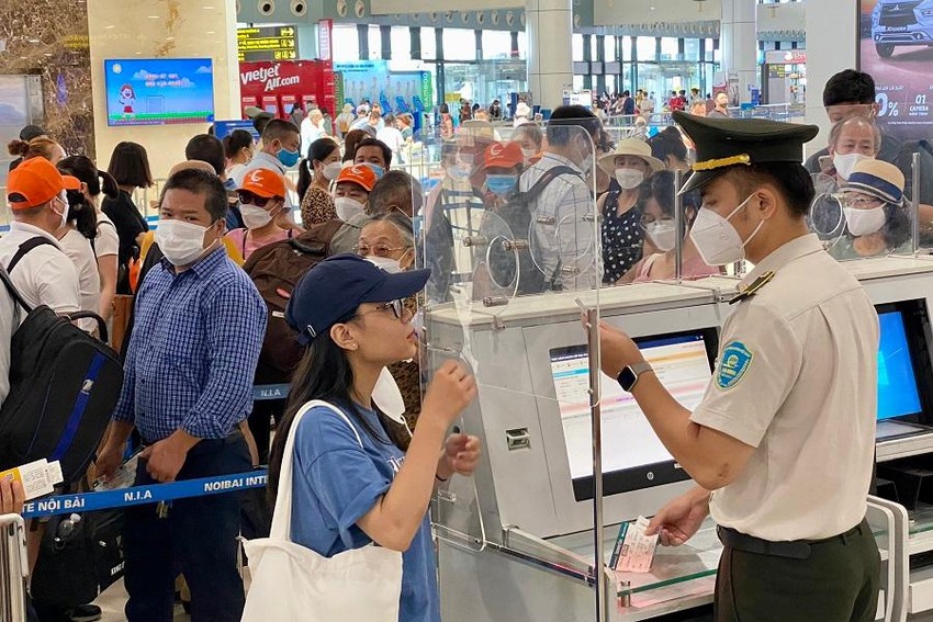 Hành khách không cần CCCD khi làm thủ tục ở sân bay Tân Sơn Nhất.