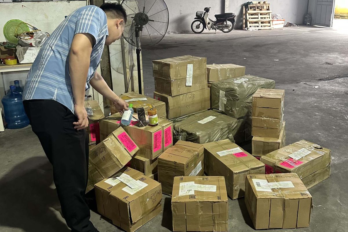 Hà Nội thu giữ hơn 2.600 chân, cánh gà nhập lậu