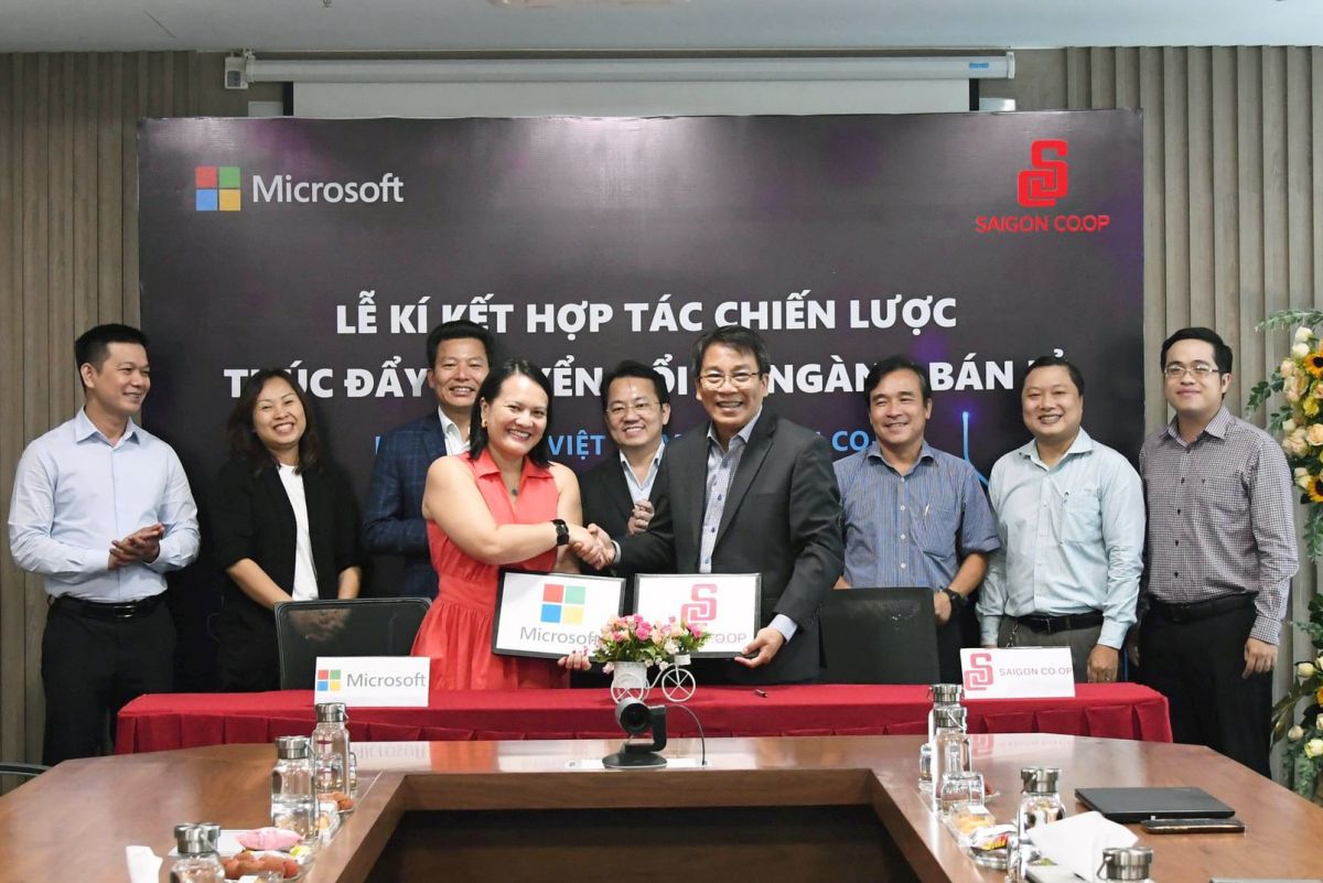Đại diện Microsoft Việt Nam và Saigon Co.op thực hiện thành công ký kết MOU giữa 2 bên.