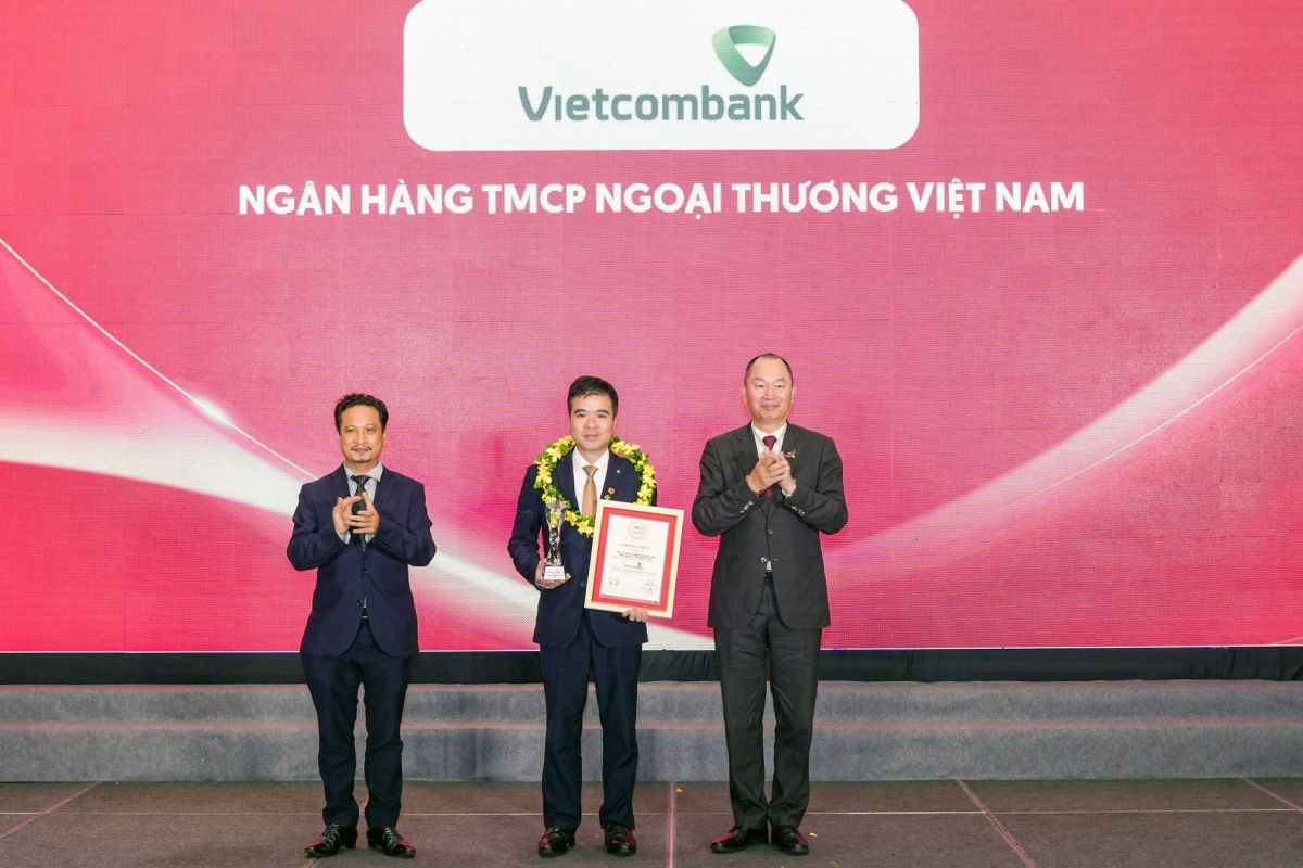 Vietcombank được bình chọn là ngân hàng và công ty đại chúng uy tín nhất