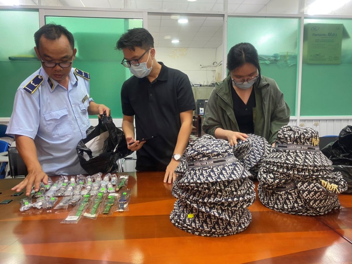 TP.HCM: Phát hiện 294 sản phẩm giả mạo nhãn hiệu Dior, Christian Dior