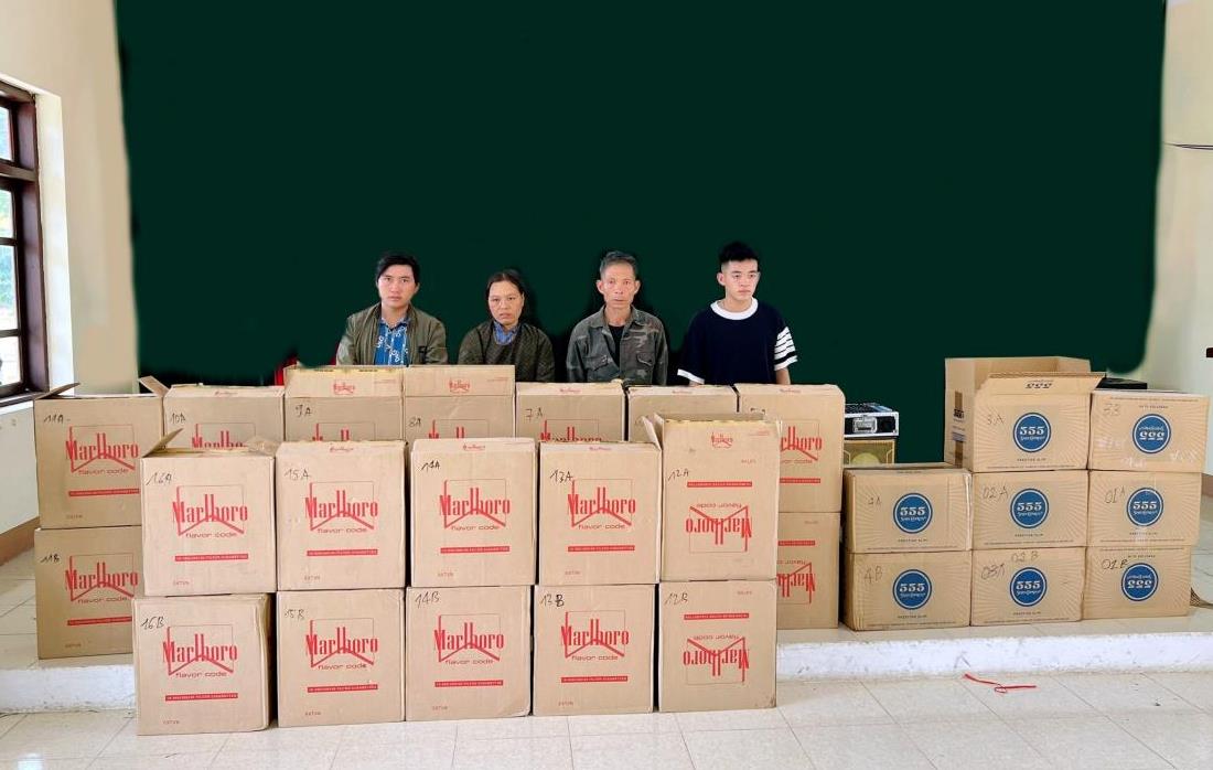 Cao Bằng: Bắt giữ các đối tượng vận chuyển 15.980 bao thuốc lá và 44,5kg pháo nhập lậu