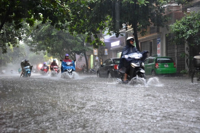 Dự báo thời tiết 31/8: Mưa dông vẫn tiếp diễn tại khu vực Tây Nguyên và Nam Bộ